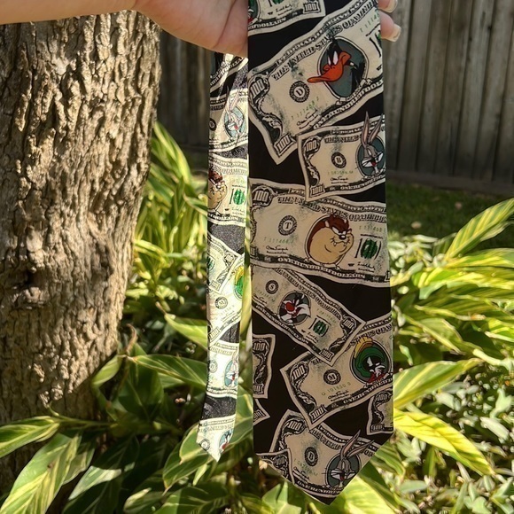 Looney Tunes Tie money 💰 - Picture 1 of 8